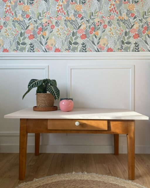 Nouveauté !
Table basse ancienne rénovée – pièce unique 💖Cette jolie table basse ancienne a retrouvé une seconde vie entre mes mains 🤍🔨 Rénovation complète :
• Aérogommage puis ponçage de la structure
• Vernis de protection pour sublimer le bois
• Plateau sous-couché avec un bloque-tanin, puis peint et verni
• Poignée d’origine remplacée pour une touche plus actuelle🌳 Bois probablement en hêtre
🕰️ Table ancienne, avec ses traces du temps qui font tout son charme et racontent son histoire📐 Dimensions :
• Longueur : 100 cm
• Largeur : 50,3 cm
• Hauteur : 45 cm💶 Prix : 185 €Elle est prête à trouver son nouveau propriétaire et à reprendre du service dans un intérieur doux et chaleureux ✨Livraison possible dans toute la France via Cocolis
Contacte moi en MP ou rends toi sur ma boutique en ligne#meublerénové #renovationmeuble #mobilierancien #tablebasse #meubleancien #meublevintage #decointerieur #decorationinterieure #interieurinspiration #homedecor #slowdeco #upcycling #secondevie #faitmain #artisanat #bois #decofrancaise #instadeco #avantapres #pieceunique