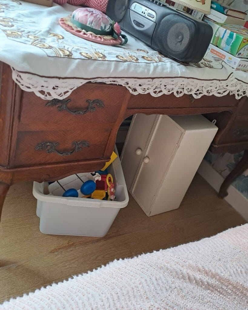 Bureau de style Louis XV après aérogommage et restauration, bois naturel blond mis à nu avec une finition vitrifiée mate. — photo 7