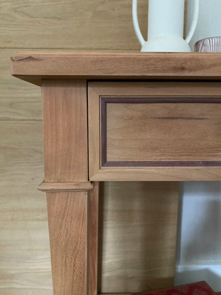 Chevet en merisier de style Directoire après décapage par aérogommage, révélant un bois blond naturel et une marqueterie fine. — photo 3
